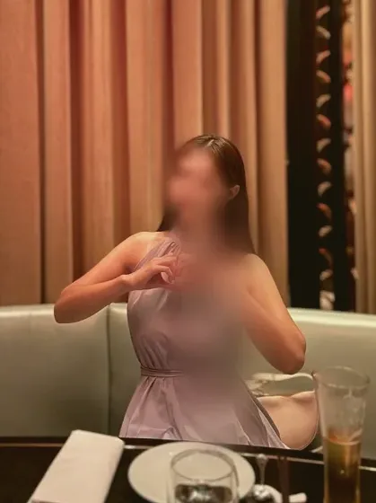 Claudia, 30
