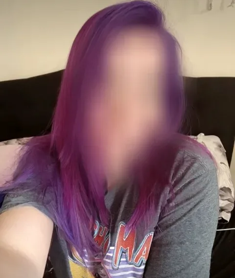 Claudia, 32