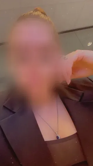 Eva, 32