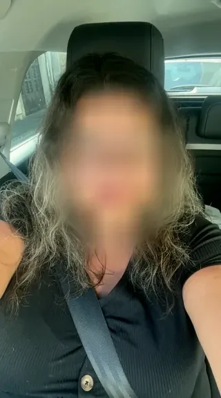 Julia, 33