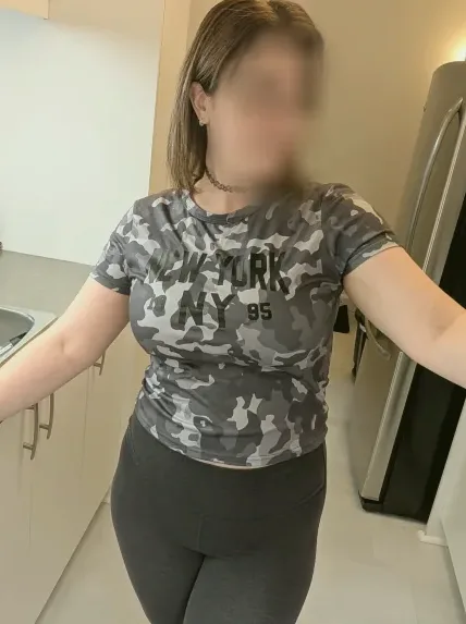 Nikolina, 29