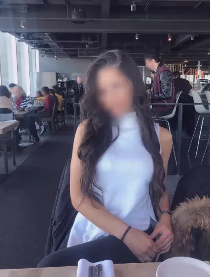 Nikolina, 36