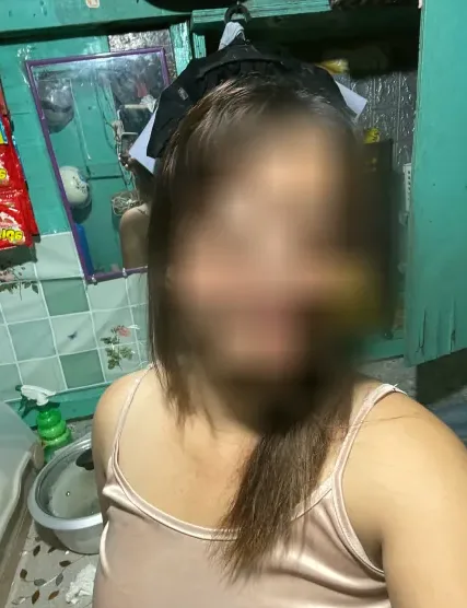 Rosa, 32