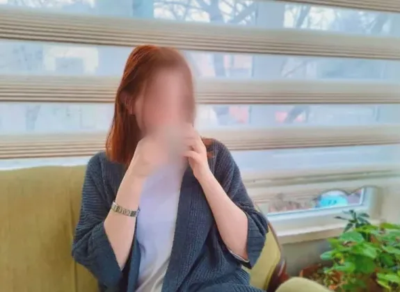 Sandra, 24