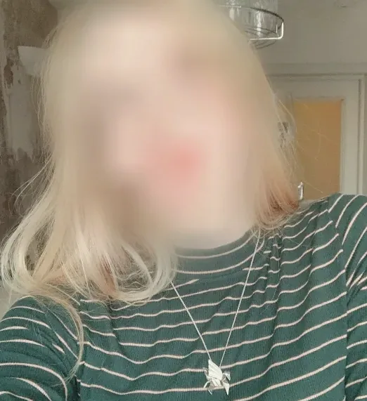 Sandra, 19