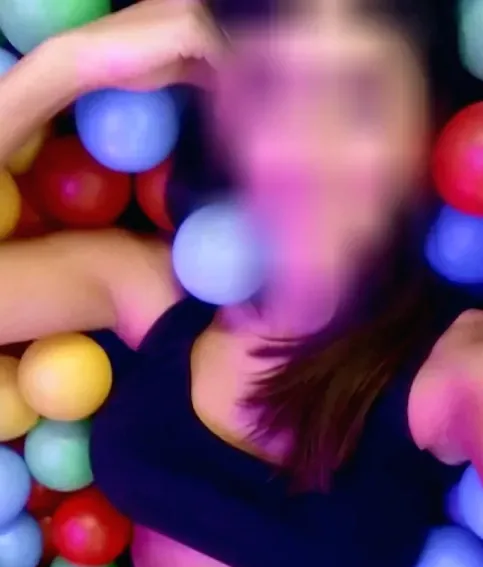 Sarah, 33