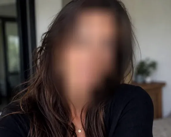 Sophie, 38
